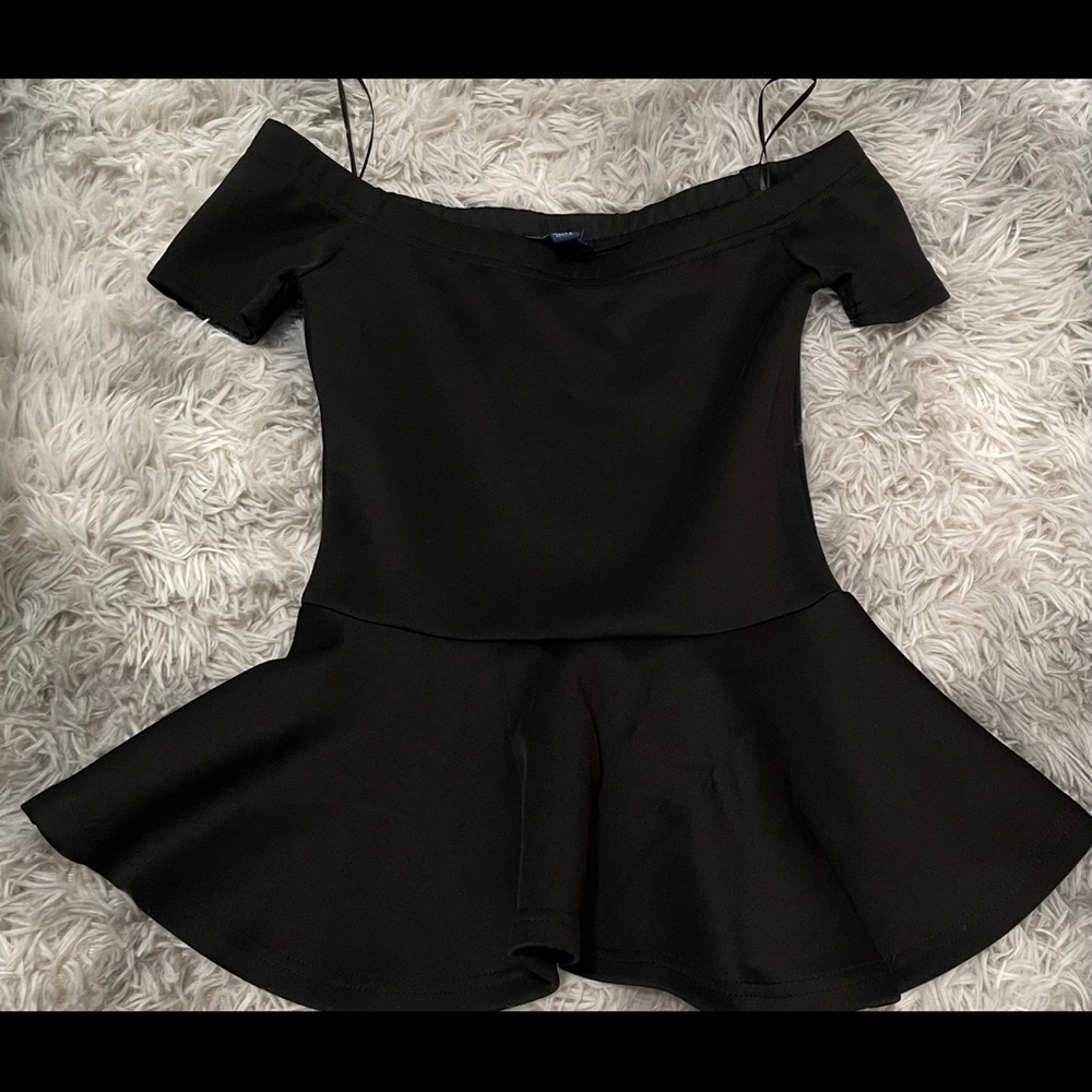 Women’s off the shoulder blouse black size XS